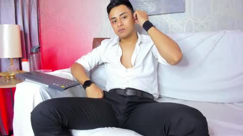 Snapshot of lucii_fer_ chatting on 02/06/25, 02:37 Leo online show from 02/06/25, 02:37