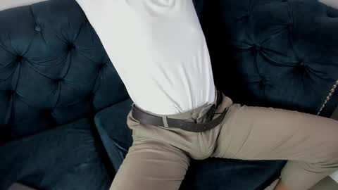 Snapshot of lucii_fer_ chatting on 02/07/25, 05:07 Leo online show from 02/07/25, 05:07