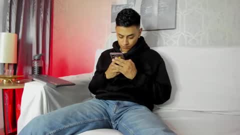 Snapshot of lucii_fer_ chatting on 02/09/25, 11:47 Leo online show from 02/09/25, 11:47