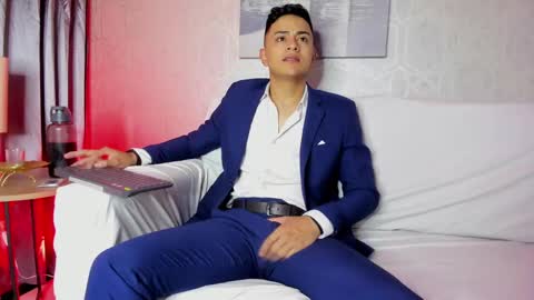 Snapshot of lucii_fer_ chatting on 02/11/25, 11:32 Leo online show from 02/11/25, 11:32