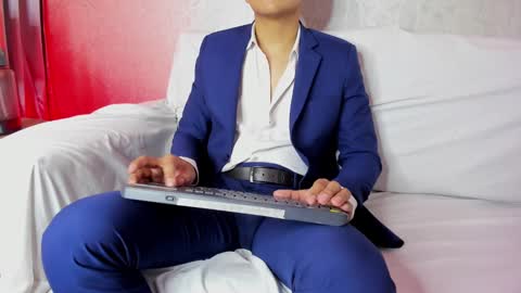 Snapshot of lucii_fer_ chatting on 02/11/25, 02:35 Leo online show from 02/11/25, 02:35