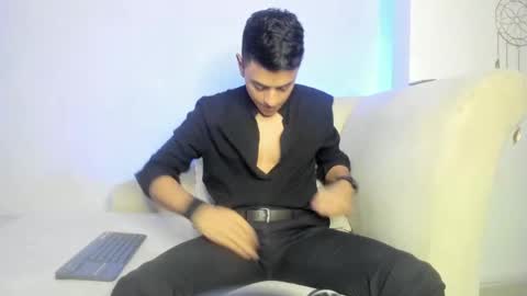 Snapshot of lucii_fer_ chatting on 02/15/25, 11:28 Leo online show from 02/15/25, 11:28