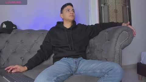 Snapshot of lucii_fer_ chatting on 02/19/25, 11:06 Leo online show from 02/19/25, 11:06