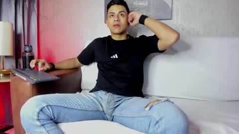 Snapshot of lucii_fer_ chatting on 02/21/25, 11:01 Leo online show from 02/21/25, 11:01