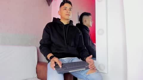 Snapshot of lucii_fer_ chatting on 02/23/25, 11:44 Leo online show from 02/23/25, 11:44