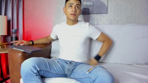 Snapshot of lucii_fer_ chatting on 02/27/25, 11:20 Leo online show from 02/27/25, 11:20