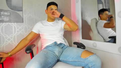 Snapshot of lucii_fer_ chatting on 09/12/25, 11:43 Leo online show from 09/12/25, 11:43