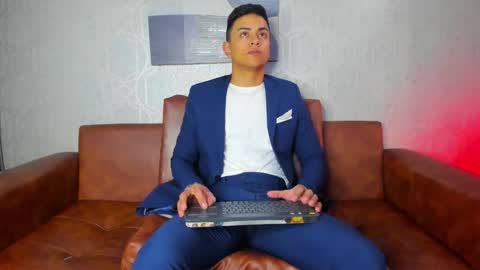 Snapshot of lucii_fer_ chatting on 09/15/25, 11:54 Leo online show from 09/15/25, 11:54