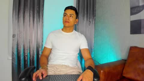 Snapshot of lucii_fer_ chatting on 09/16/25, 11:33 Leo online show from 09/16/25, 11:33