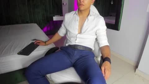 Snapshot of lucii_fer_ chatting on 10/17/25, 11:57 Leo online show from 10/17/25, 11:57