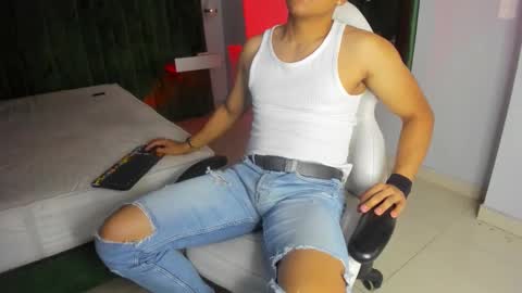 Snapshot of lucii_fer_ chatting on 10/30/25, 11:55 Leo online show from 10/30/25, 11:55