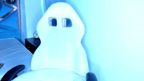 Snapshot of lucii_fer_ chatting on 11/25/25, 11:32 Leo online show from 11/25/25, 11:32