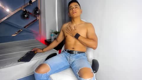 Snapshot of lucii_fer_ chatting on 11/28/25, 11:57 Leo online show from 11/28/25, 11:57