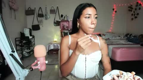 Snapshot of luciiaana chatting on 10/12/25, 10:20 luciana gr online show from 10/12/25, 10:20