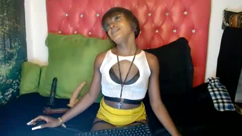 Snapshot of lucile_carrie chatting on 06/19/26, 09:51 Lucile Carrie online show from 06/19/26, 09:51