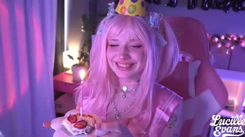 Lucy UwU online show from 07/30/26, 06:23