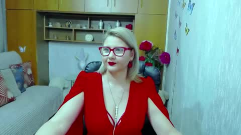 Lucille Fenly online show from 11/03/25, 05:03