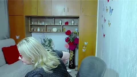 Lucille Fenly online show from 04/14/26, 05:52