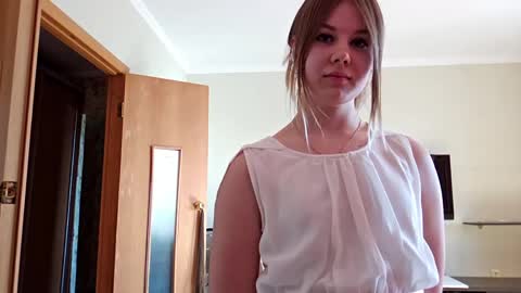 Mia online show from 03/07/26, 09:06