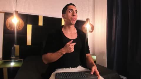 Snapshot of lucio__fox chatting on 04/21/26, 12:00 Lucio online show from 04/21/26, 12:00