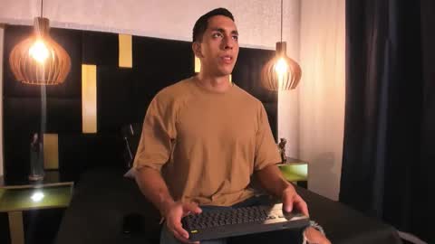 Snapshot of lucio__fox chatting on 05/08/26, 11:37 Lucio online show from 05/08/26, 11:37