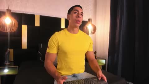 Snapshot of lucio__fox chatting on 05/09/26, 11:48 Lucio online show from 05/09/26, 11:48