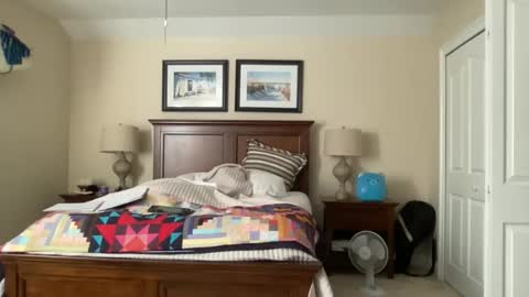 Snapshot of luckboy698 chatting on 12/17/25, 05:08 luckboy698 online show from 12/17/25, 05:08