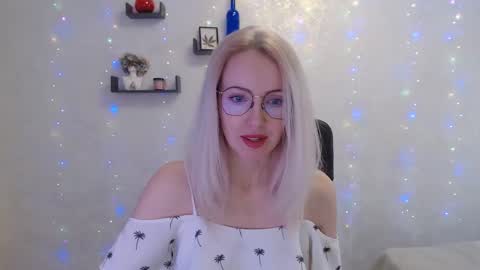 Snapshot of luckcristal chatting on 02/21/25, 01:11 Arina online show from 02/21/25, 01:11