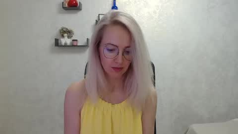 Snapshot of luckcristal chatting on 03/05/25, 03:51 Arina online show from 03/05/25, 03:51