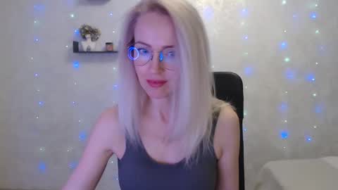 Snapshot of luckcristal chatting on 03/06/25, 05:11 Arina online show from 03/06/25, 05:11