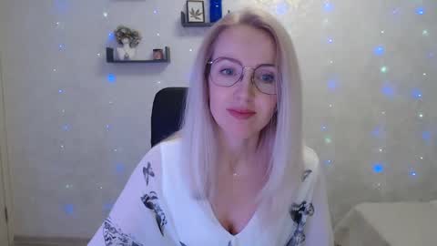 Snapshot of luckcristal chatting on 03/07/25, 05:17 Arina online show from 03/07/25, 05:17