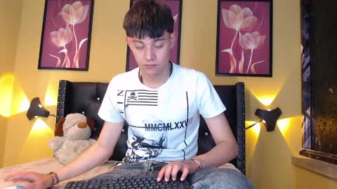 Snapshot of luckk_ chatting on 04/10/26, 05:23 luckk_ online show from 04/10/26, 05:23