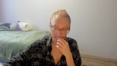 lucky_licky20 online show from 12/10/24, 03:52