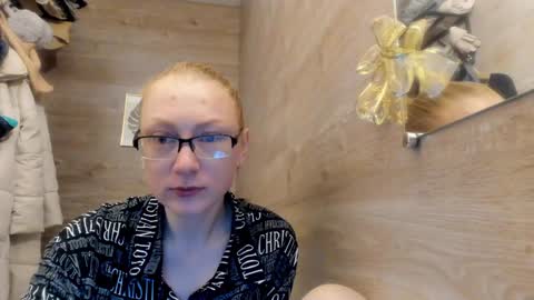 lucky_licky20 online show from 12/19/24, 04:23