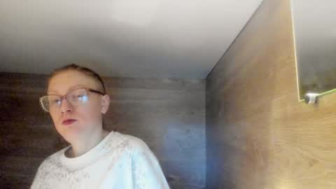 lucky_licky20 online show from 02/04/25, 04:15