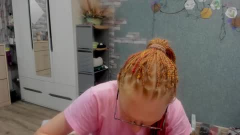 lucky_licky20 online show from 12/17/25, 01:55