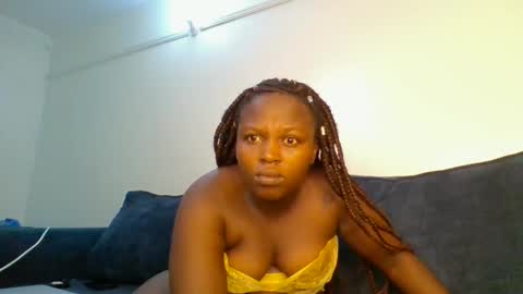Snapshot of luckyawesome chatting on 04/22/26, 07:00 Crisiah online show from 04/22/26, 07:00