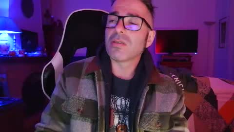 Snapshot of luckydrakex chatting on 10/28/25, 08:00 Lucky online show from 10/28/25, 08:00