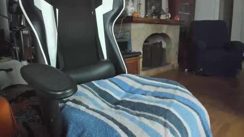 Snapshot of luckydrakex chatting on 11/06/25, 09:32 Lucky online show from 11/06/25, 09:32