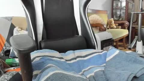 Snapshot of luckydrakex chatting on 11/17/25, 08:42 Lucky online show from 11/17/25, 08:42