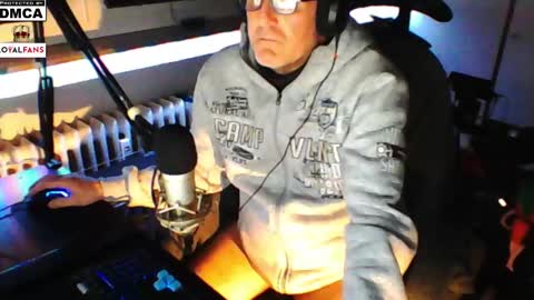 Snapshot of luckyfreak1 chatting on 12/25/24, 12:16 call me Stefan online show from 12/25/24, 12:16