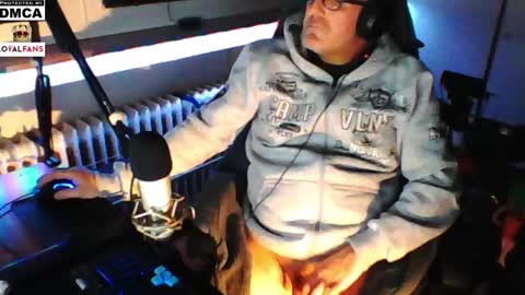 Snapshot of luckyfreak1 chatting on 12/25/24, 06:20 call me Stefan online show from 12/25/24, 06:20