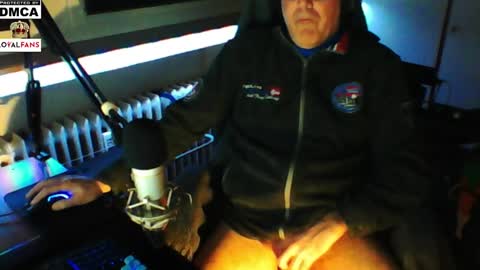 Snapshot of luckyfreak1 chatting on 01/31/25, 10:10 call me Stefan online show from 01/31/25, 10:10