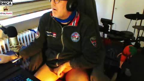 Snapshot of luckyfreak1 chatting on 03/02/25, 12:22 call me Stefan online show from 03/02/25, 12:22