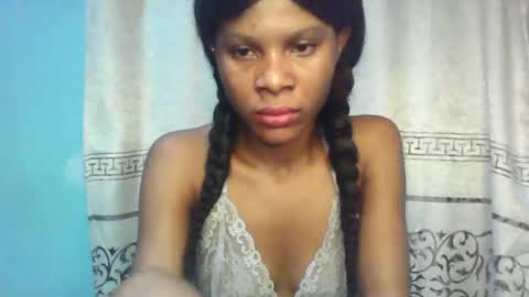 Snapshot of luckymadequeen chatting on 01/10/25, 02:25 Gloria online show from 01/10/25, 02:25