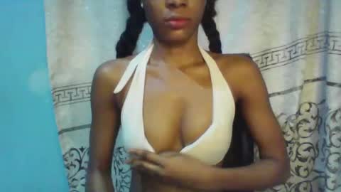 Snapshot of luckymadequeen chatting on 01/20/25, 04:10 Gloria online show from 01/20/25, 04:10