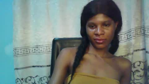 Snapshot of luckymadequeen chatting on 01/20/25, 11:10 Gloria online show from 01/20/25, 11:10