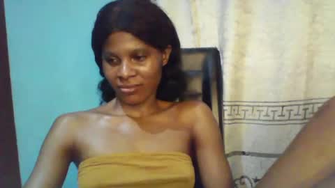 Snapshot of luckymadequeen chatting on 02/08/25, 02:15 Gloria online show from 02/08/25, 02:15