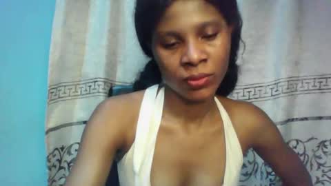 Snapshot of luckymadequeen chatting on 02/14/25, 07:54 Gloria online show from 02/14/25, 07:54