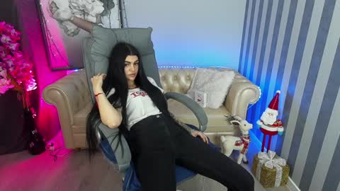 Snapshot of luckyrebel_ chatting on 01/06/25, 04:23 Monika online show from 01/06/25, 04:23